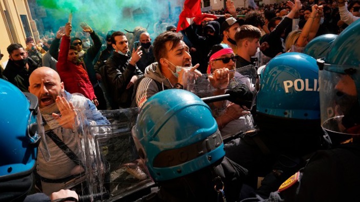 Demonstrators scuffle with Italian Policemen during a protest by Restaurant and shop owners outside the Lower Chamber in Rome, Tuesday, April 6, 2021. (Photo / AP)