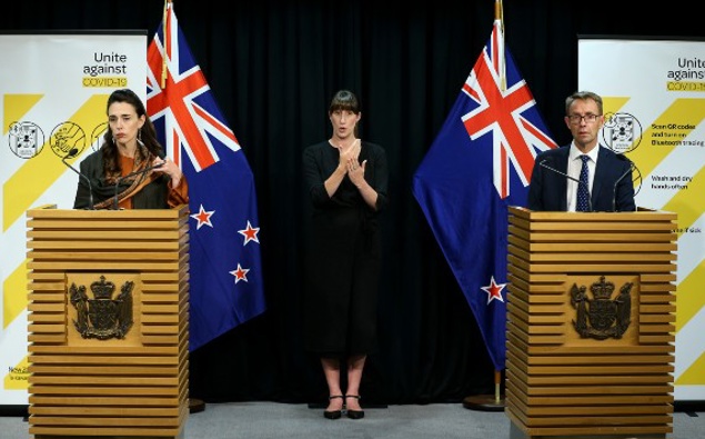 Jacinda Ardern and Ashley Bloomfield. (Photo / NZ Herald)