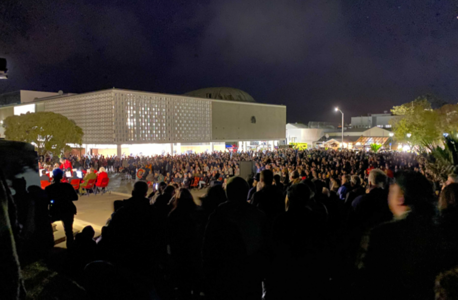 Hundreds gather at the cenotaph in Whanganui. Photo / Tania Whyte