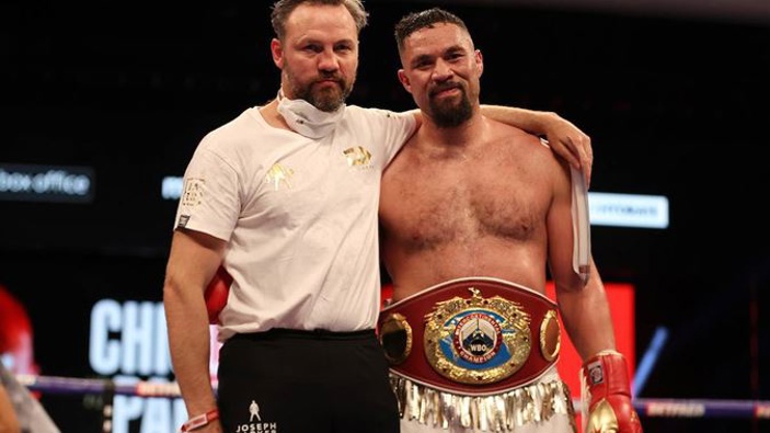 Joseph Parker celebrates his win over Derek Chisora .Photo / Mark Robinsonm, Matchroom Boxing
