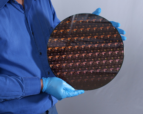 A wafer holding the new 2-nanometer chips developed by IBM. (Photo / CNN)