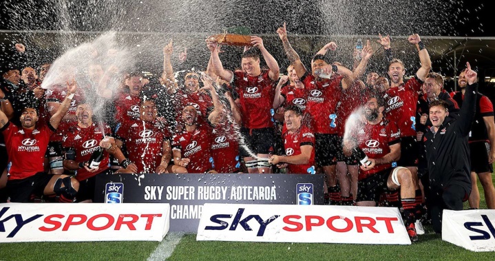 The Crusaders celebrate winning the Super Rugby Aotearoa 2021. (Photo / Photosport)