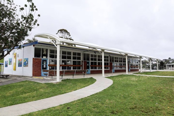 Murrays Bay Primary School on Auckland’s North Shore has today been evacuated. Photo / Facebook