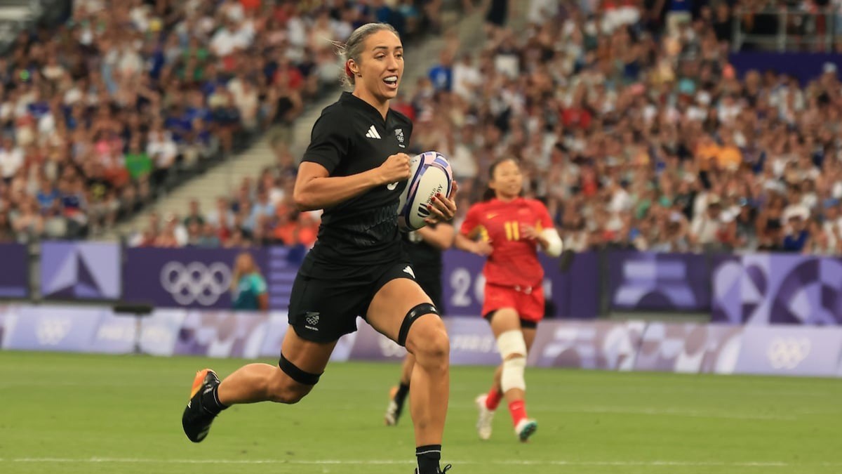 Sarah Hirini scores against China in the Rugby Sevens quarter-finals. Photo / Photosport
