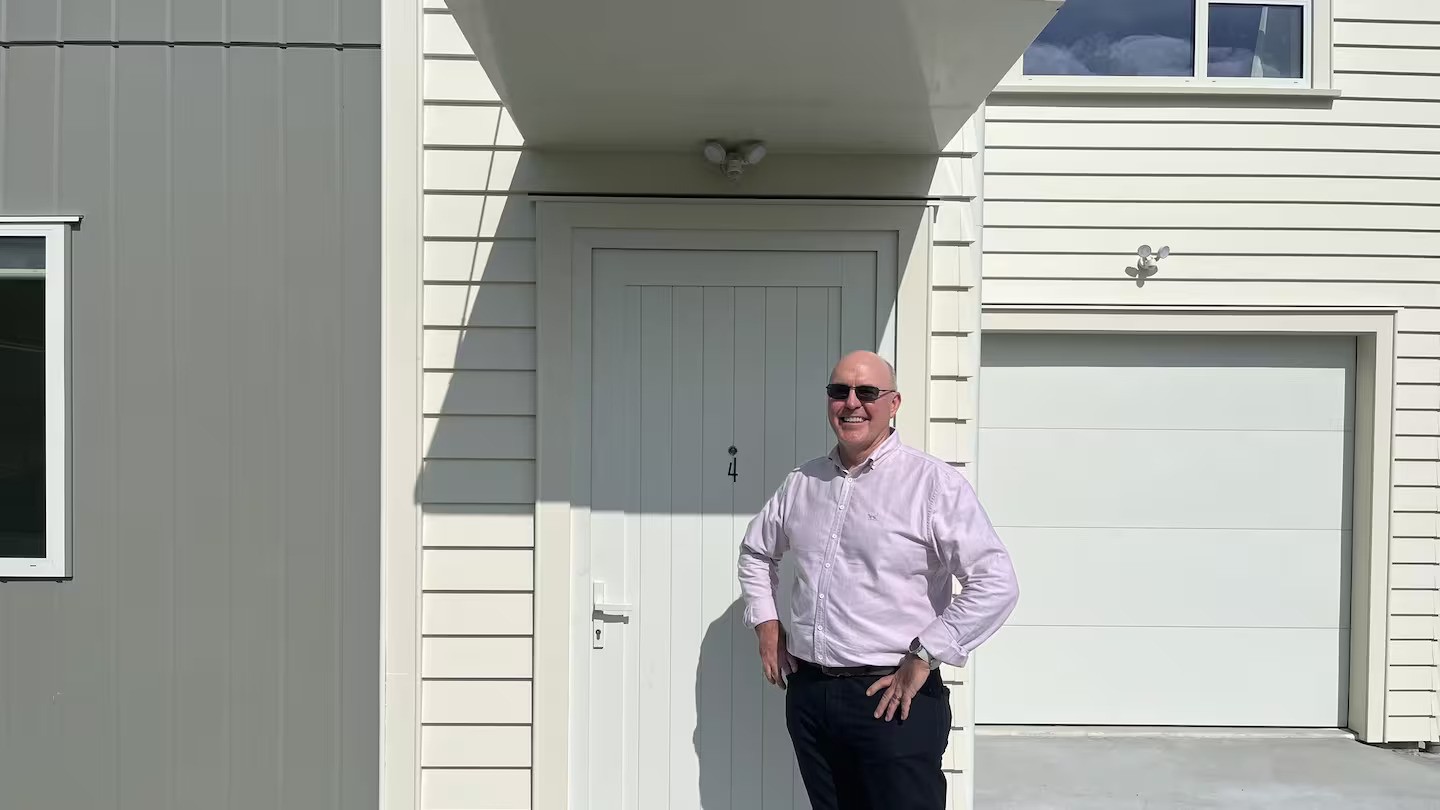 'Struggling' families to move into 24 new homes