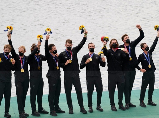 Thomas Mackintosh, Hamish Bond, Tom Murray, Michael Brake, Daniel Williamson, Phillip Wilson, Shaun Kirkham, Matt Macdonald and Sam Bosworth celebrate winning the men's eight gold. Photo / AP
