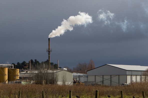 Nicola Willis and Kieran McAnulty debate the Emissions Reduction Plan. (Photo / NZ Herald)