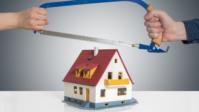 Gongzhao Wang and Manling Xu had to take their son, Xin Wang, to the High Court to get the house they paid for transferred into their names. Photo / 123RF