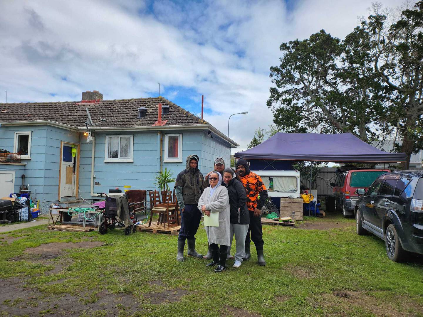 'We lost everything': Whānau of 9 sleeping in tents after fire destroys home