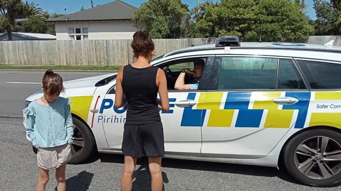 Police talk to Karina Natanahira's children outside after the car was stolen. (Photo / Supplied)