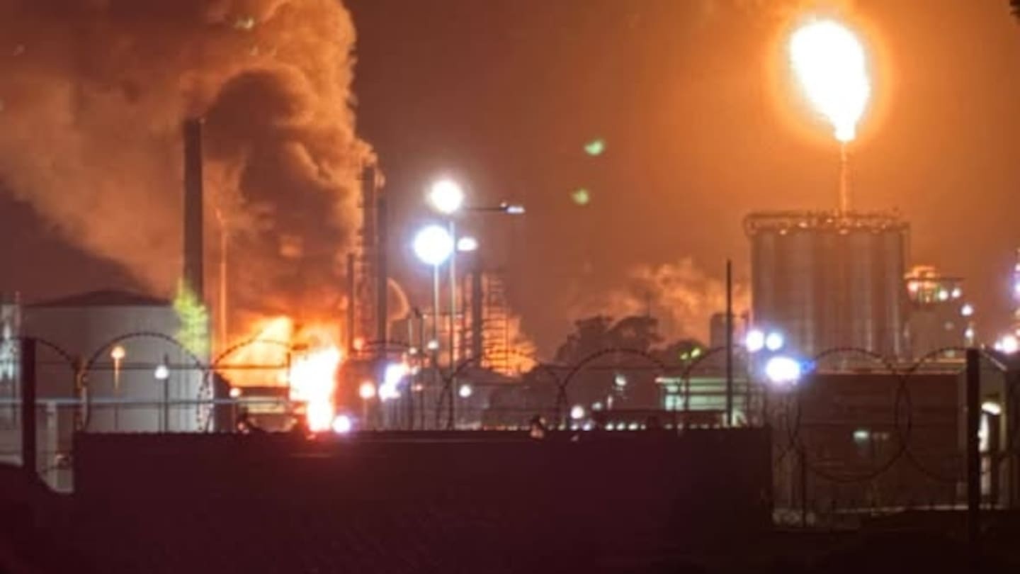 'Significant' out-of-control fire at one of Australia's two oil refineries