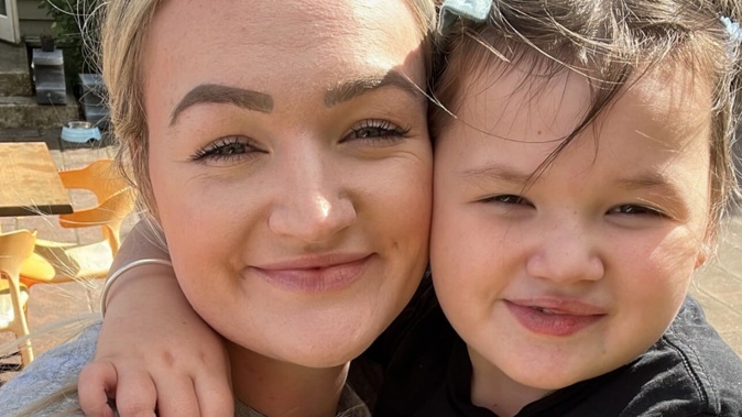 Saskia Corrigan and her daughter Lola, 6, who was cut with a saw as a nurse tried to remove a cast from her foot. Photo / Supplied