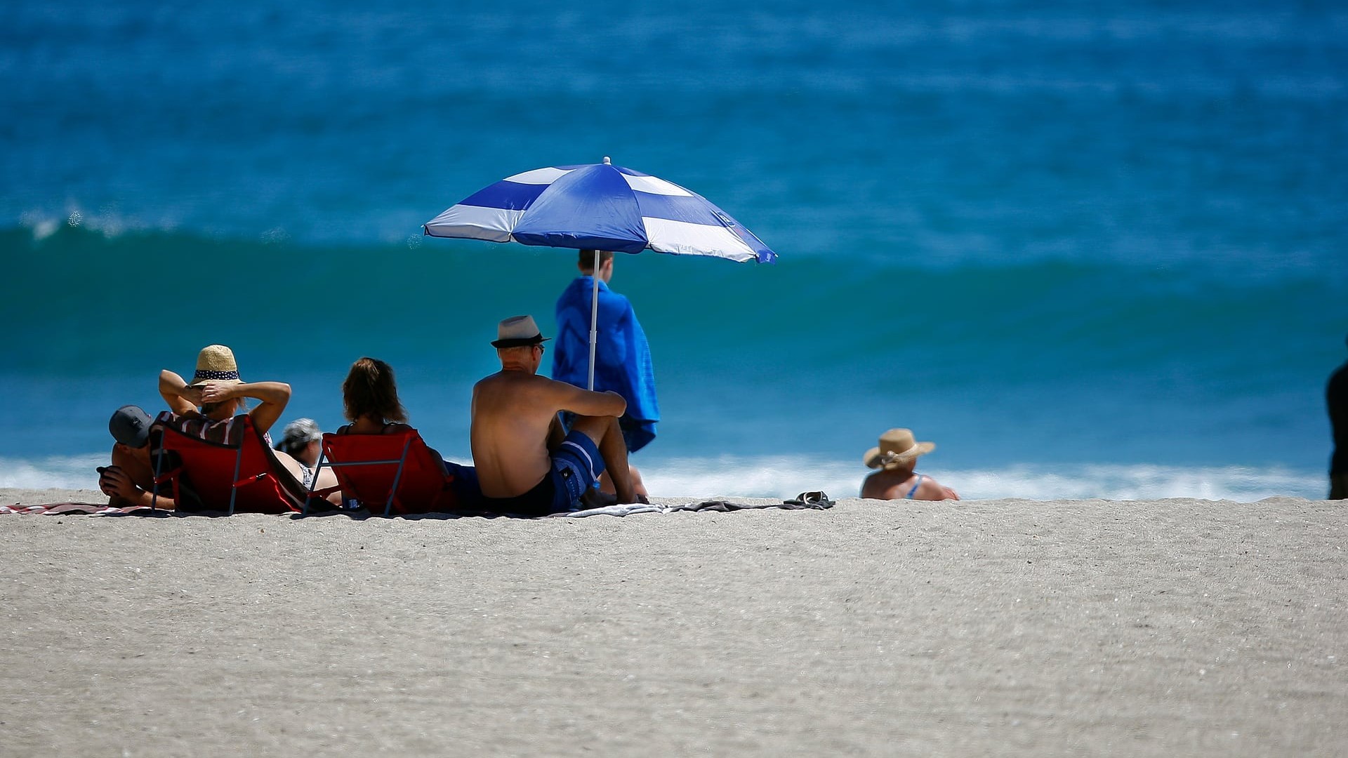 Preparing for summer’s hottest weekend: 37C in one city, looming fire threat