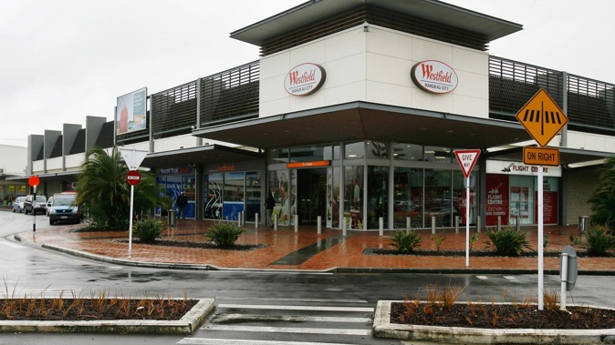 Police are speaking with the driver of the vehicle and officers remain at Manukau Mall. Photo / Greg Bowker