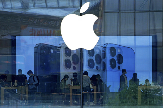 People shop at an Apple Store in Beijing. Photo / AP