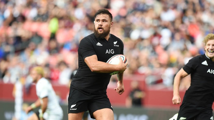 Angus Ta'avao heads for the tryline during the All Blacks' big win over the USA in Washington DC. (Photo / Photosport)