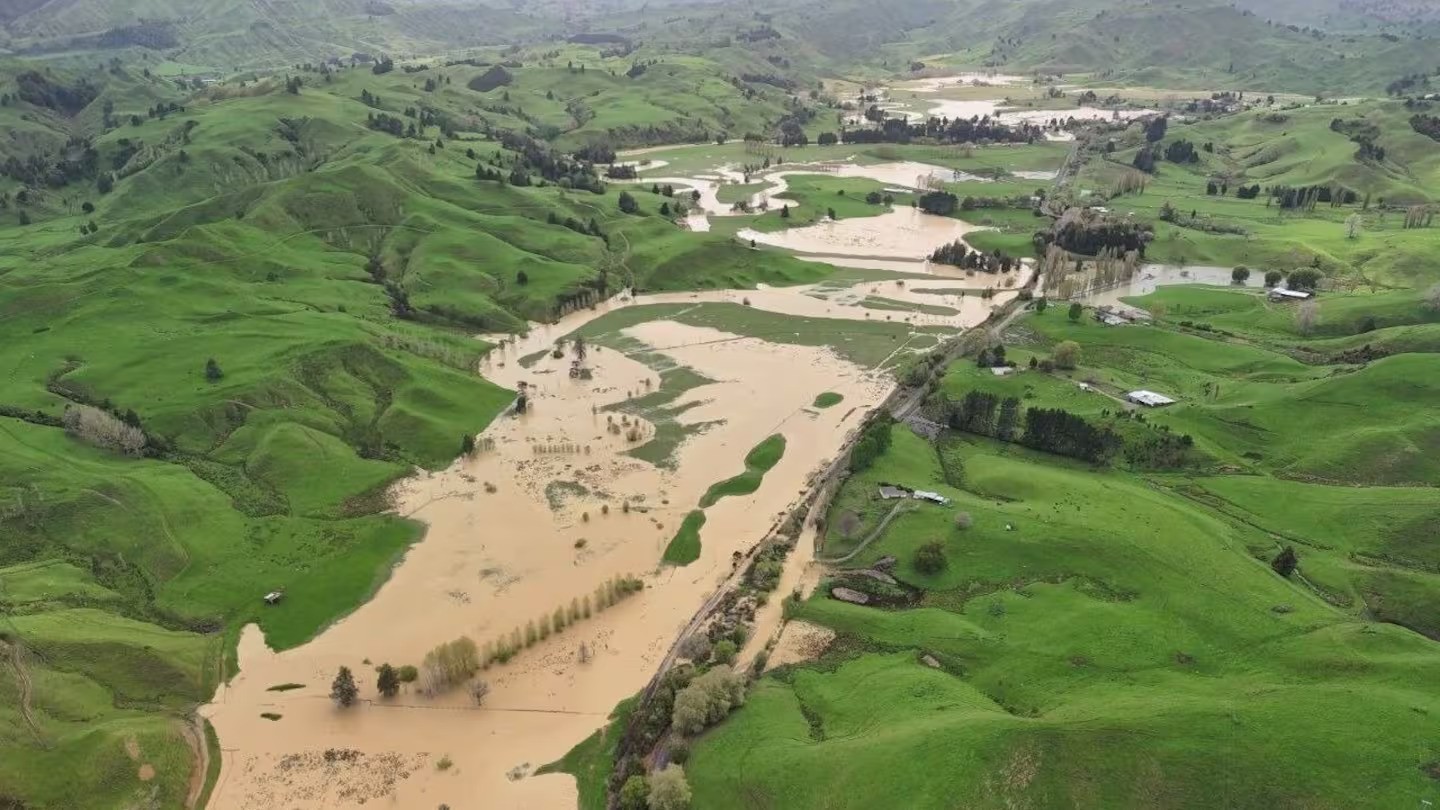 Flooding in the Ōhura-Matiere area in the Ruapehu District. Roading crews have now reconnected all communities that were isolated by last week's flooding.