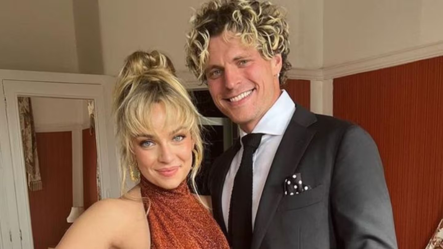 Bachelorette favourite dies aged 35