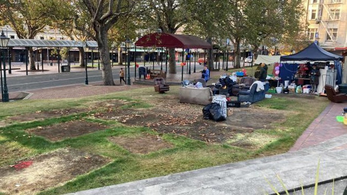 Protesters in the Octagon removed tents and structures this morning. (Photo / Stephen Jaquiery)