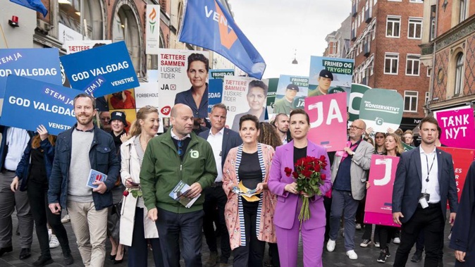 The five leaders of the political parties belonging to the National Compromise campaign for a YES, in the centre of Copenhagen. Photo / AP