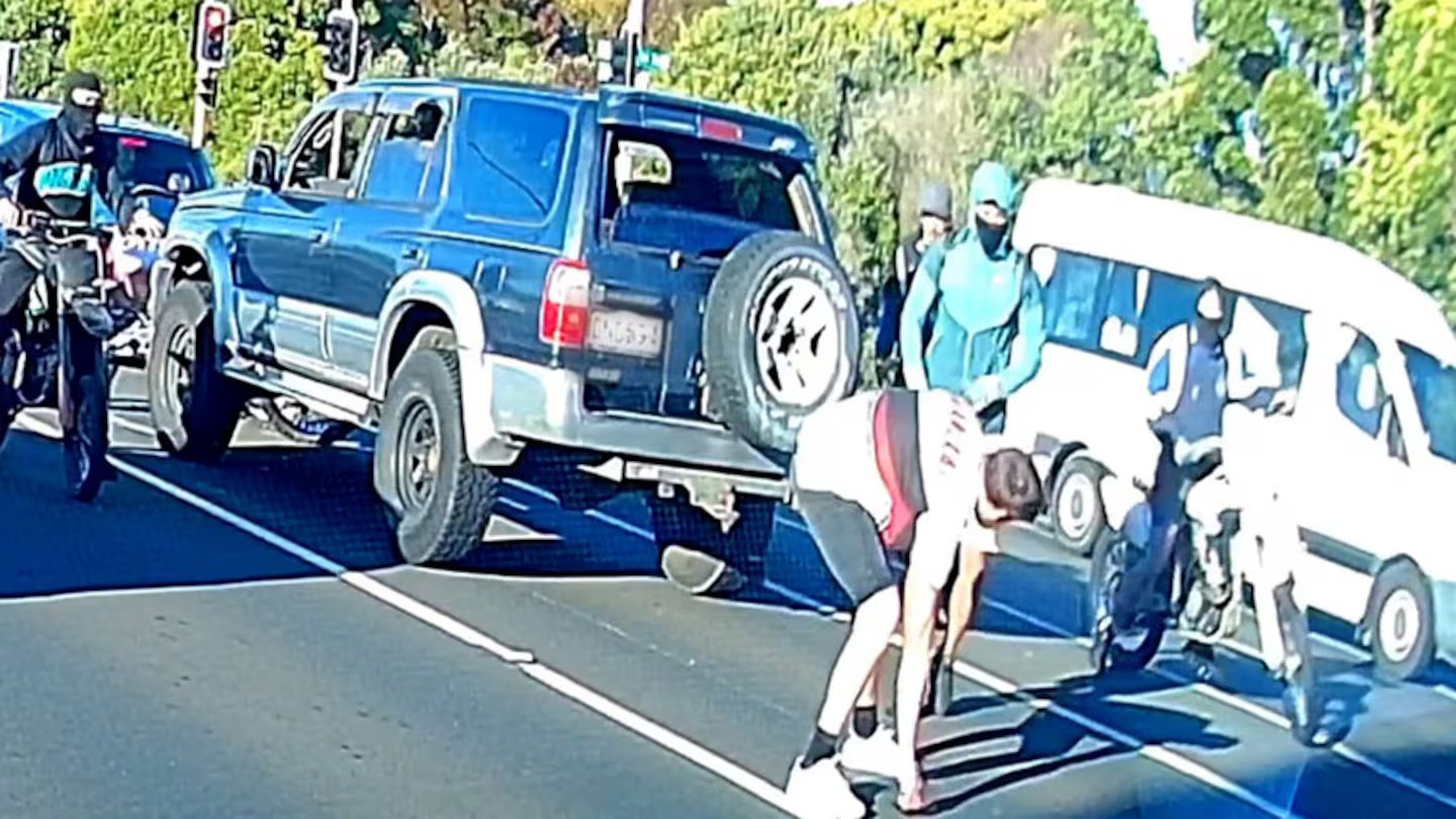 Dirt bike mob swarms vehicle, attacks and burgles motorist at red light