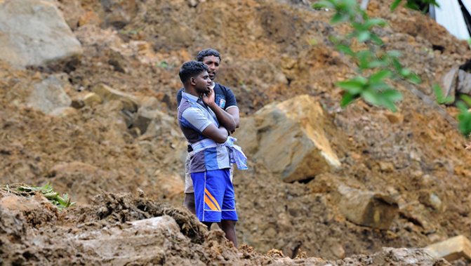 Sri Lanka residents stunned as the effects of the Sri Lanka mudslide are visible for all to see (Getty Images)