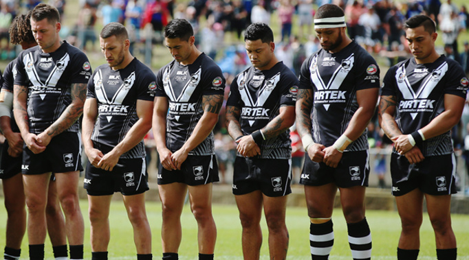 Kiwis players stand for a moment of silence for the dead teenager (Photo: Getty Images)