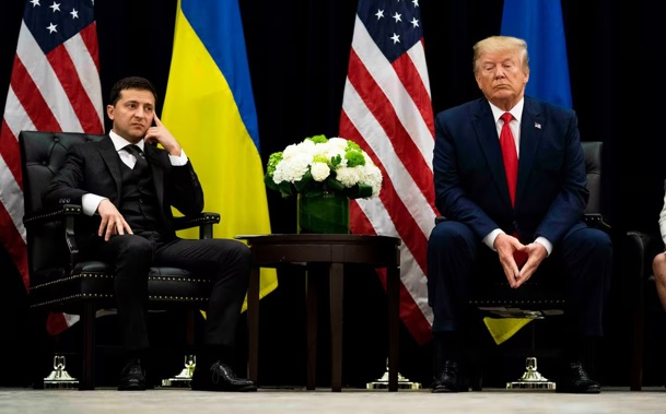 US President Donald Trump meets with Ukrainian President Volodymyr Zelenskyy of Ukraine in 2019. Trump on Sunday warned Zelenskyy he would have "big problems" if Kyiv rejected the latest US proposal, details of which have not been published by either side. Photo / Doug Mills, The New York Times