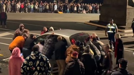Watch: Attendees at New Plymouth's Anzac Day dawn service lift car by hand