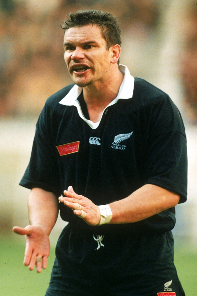 1995 - Steinlager is the first sponsor logo to appear on the black jersey