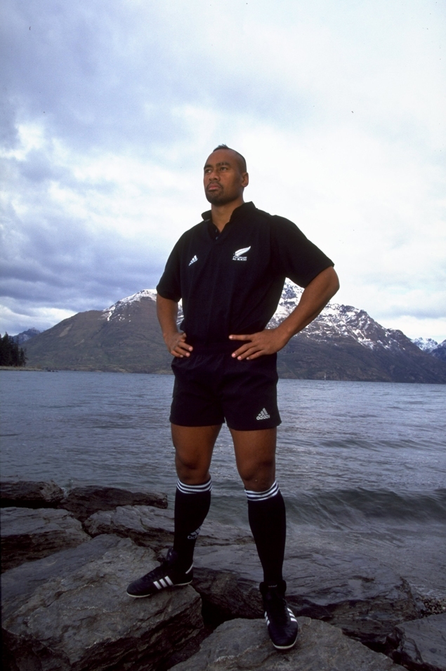 1999 - Adidas take over making the All Blacks jersey. They ditch the traditional white collar and the Steinlager logo