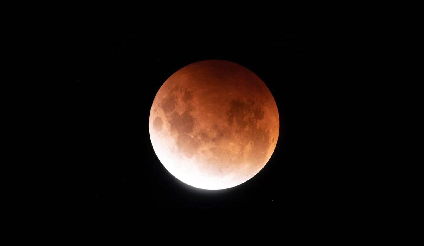 The blood supermoon as seen at the University of Canterbury's Mt John Observatory in Tekapo. (Photo / Otago Museum)
