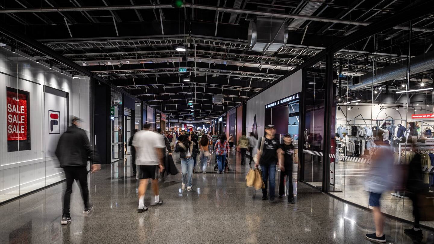 Boxing Day shopping tumbles more than 10%, loses out to Black Friday