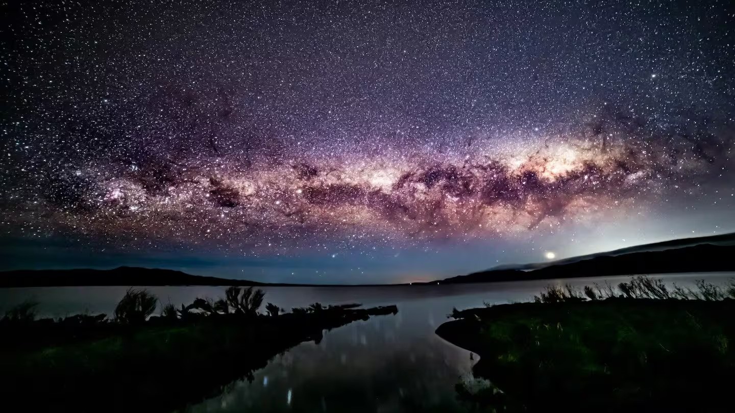 Carterton mayor sparks debate over mysterious lights