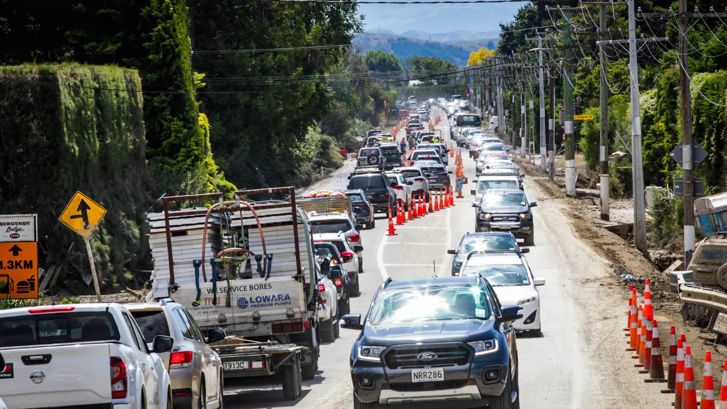 Traffic flow through Pakowhai Rd, between Napier and Hastings, during the first weekend after Cyclone Gabrielle. Photo / Paul Taylor