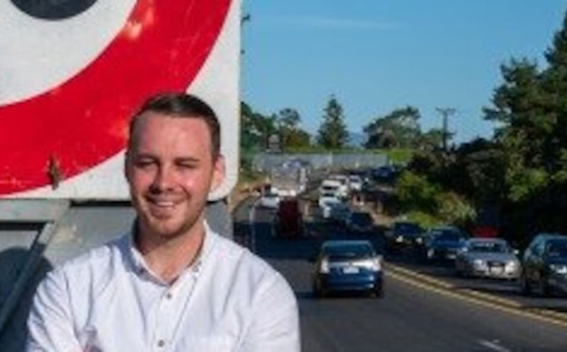 National MP Tom Rutherford praised for helping distressed man on busy ...