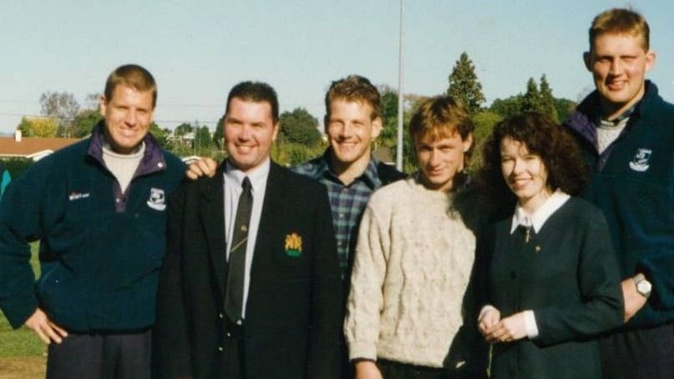 Melrose and Te Awamutu link together post the Scotland training in Te Awamutu in 1996. Former Scotland & 1989 British & Irish Lion Craig Chalmers (from left), David Fox, Graham Shiel, Matt Seavill, Elaine Fox and Doddie Weir.