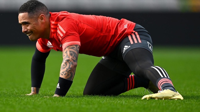 Aaron Smith runs through drills during an All Blacks training session. (Photo / Getty)