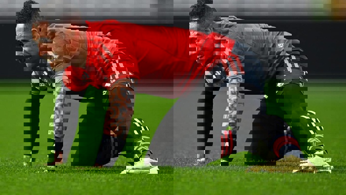 Aaron Smith runs through drills during an All Blacks training session. (Photo / Getty)