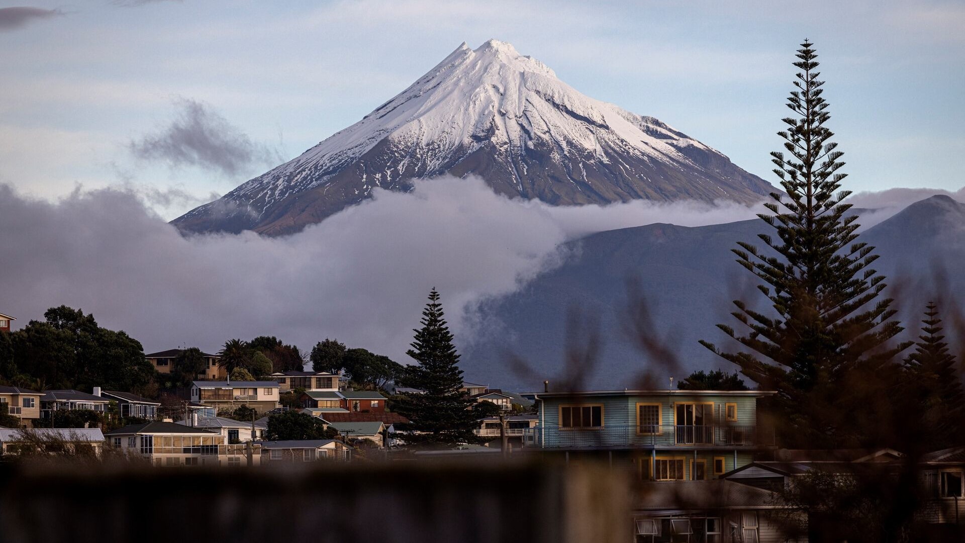 Helicopters rescue 5 badly injured hikers off Mt Taranaki