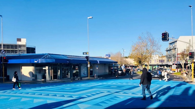 A painted a blue art piece in the centre of the intersection of Great North Rd, Railside Ave and Ratanui St, Henderson. (Photo/Auckland Council)