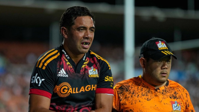 Chiefs Anton Lienert-Brown leaves the field injured. (Photo / Photosport.co.nz)