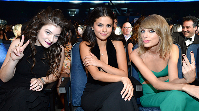 Lorde, Selena Gomez and Taylor Swift take in the American Music Awards (Getty Images)