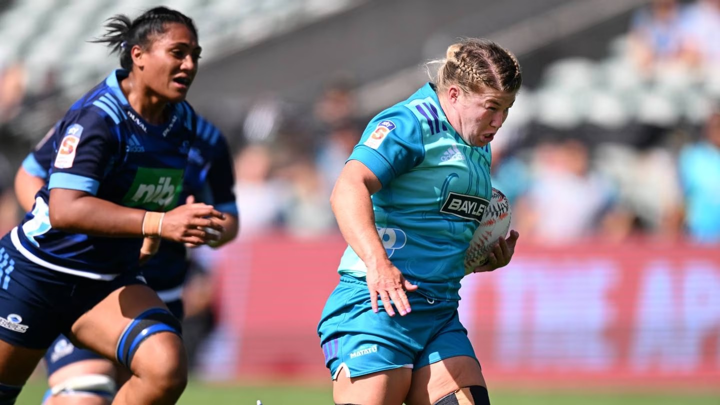 Kendra Reynolds scores for Matatū. Photo / Photosport