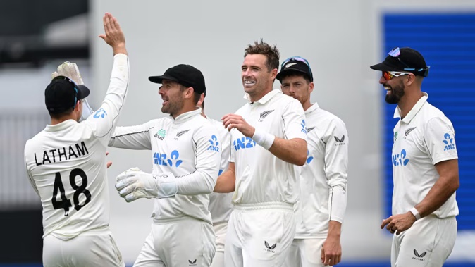 Tim Southee (centre) took two wickets in his final test innings for New Zealand. Photo / Photosport