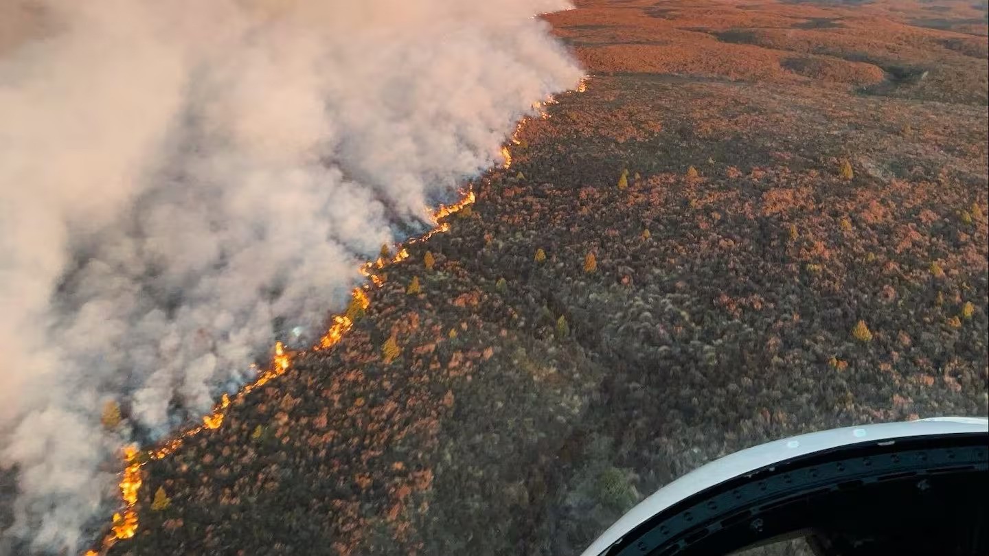 Flames tear across the Central Plateau as the Tongariro wildfire burns out of control, forcing evacuations of trampers and residents. Photo / Fire and Emergency