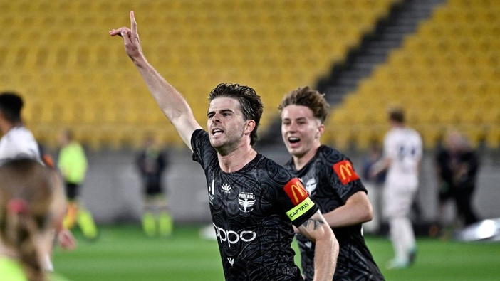 Phoenix skipper Alex Rufer is jubilant after scoring the equalising goal during their A-League game against Melbourne Victory at Sky Stadium, Wellington, on Friday night. Photo / www.photosport.nz