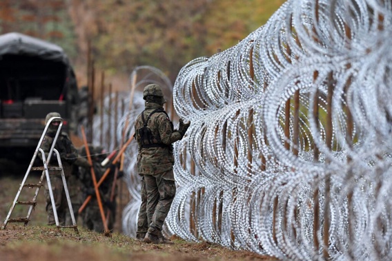 Polish soldiers begin laying a razor wire barrier along Poland’s border with the Russian exclave of Kaliningrad in Wisztyniec, Poland yesterday. Photo / AP