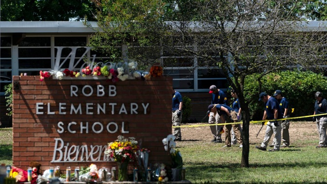 Investigators search for evidences outside Robb Elementary School in Uvalde, Texas on May 25, after an 18-year-old gunman killed 19 students and two teachers. Photo / AP