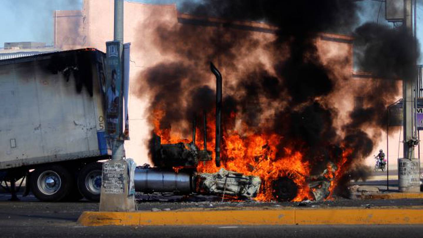 A truck burns on a street in Culiacan, Sinaloa state after Mexican security forces captured Ovidio Guzmán, an alleged drug trafficker wanted by the United States and one of the sons of former Sinaloa cartel boss Joaquín “El Chapo” Guzmán, sparking gunfights and roadblocks across the western state’s capital. Photo / AP